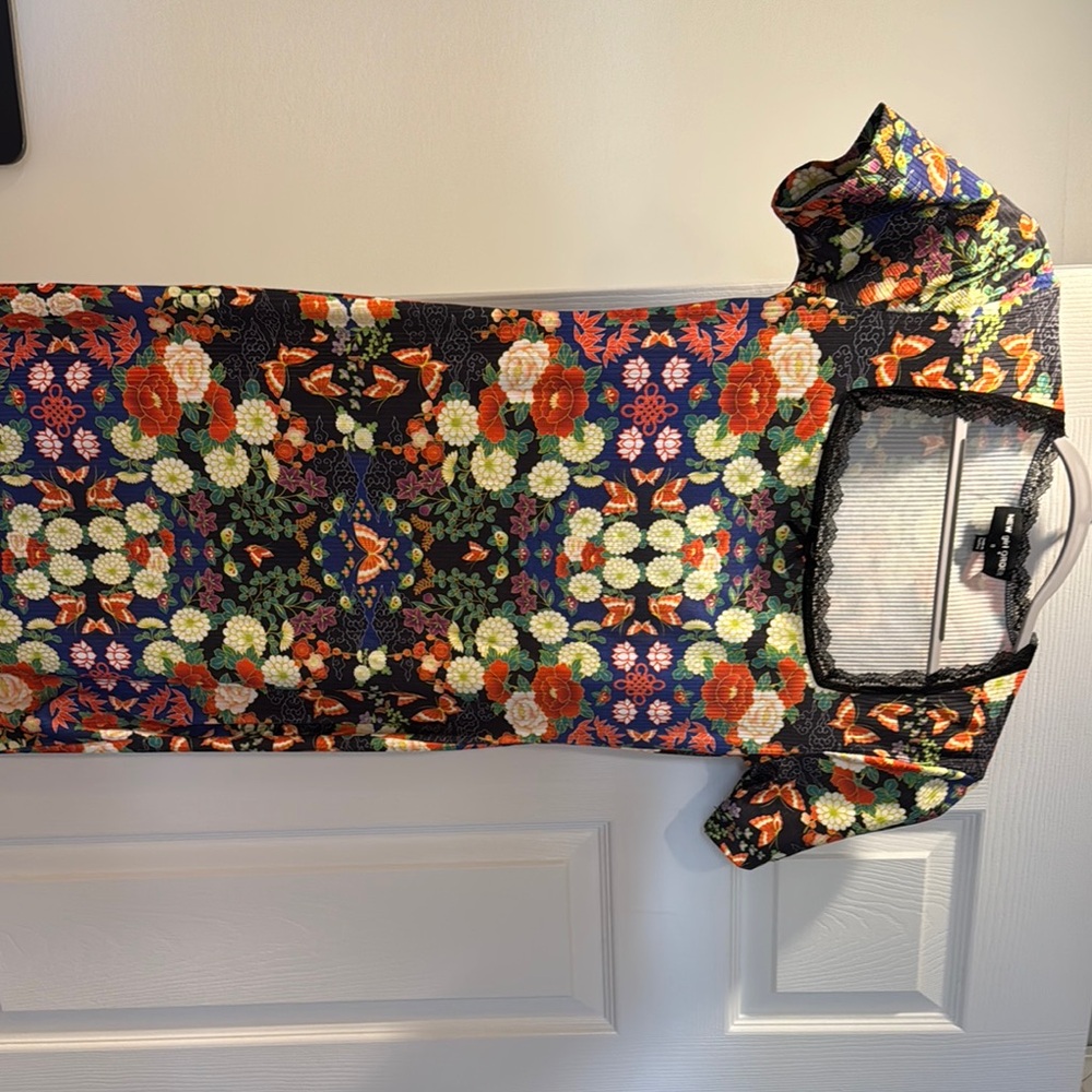 Floral Patterned Dress with Short Sleeves